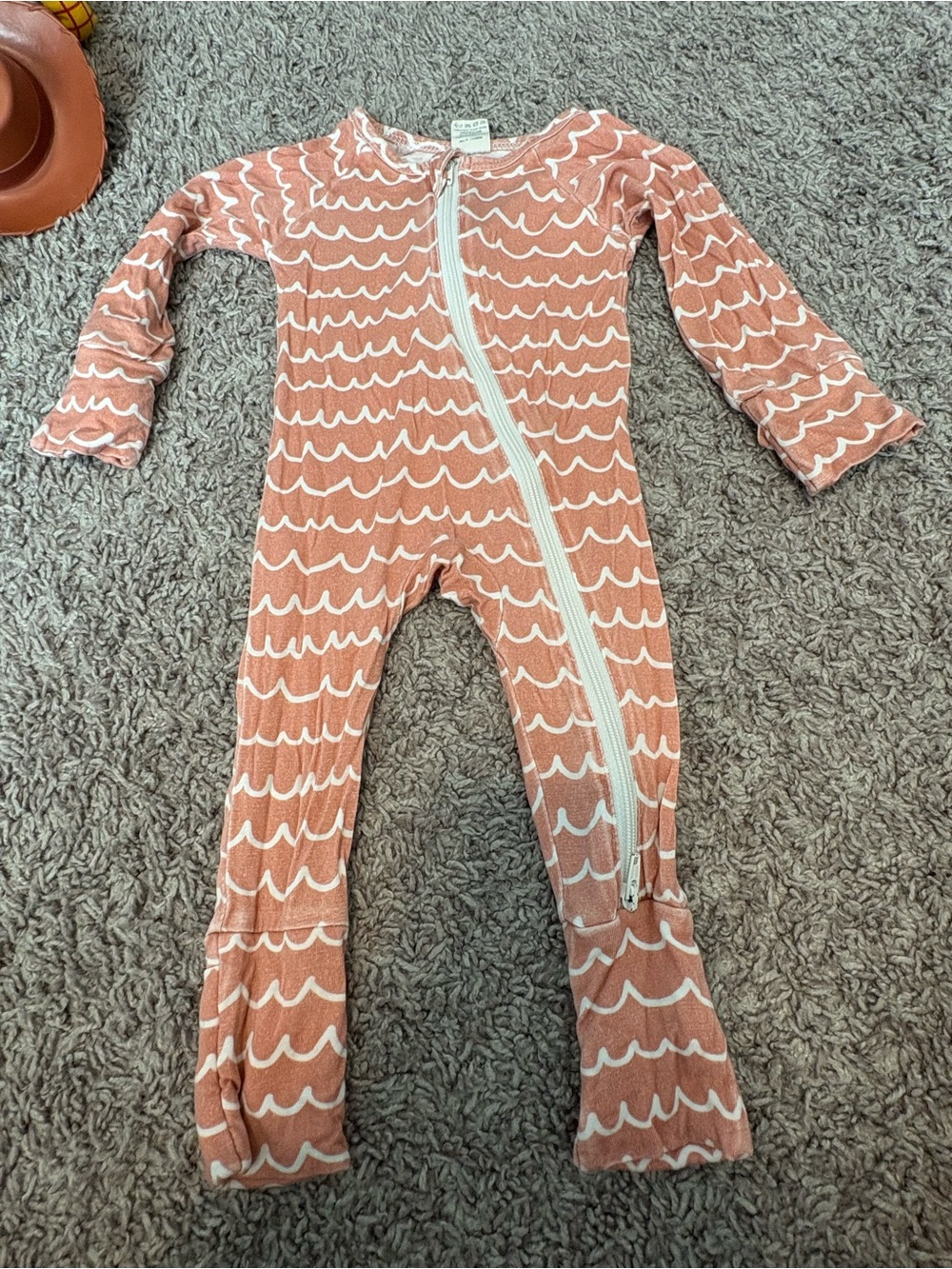 Long Sleeve Footie Romper in Dusty Rose Wave - Unbranded